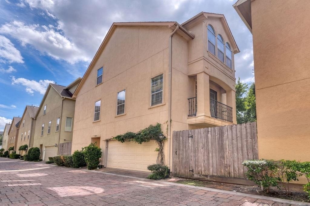 1602 A Colorado Street - Photo 3