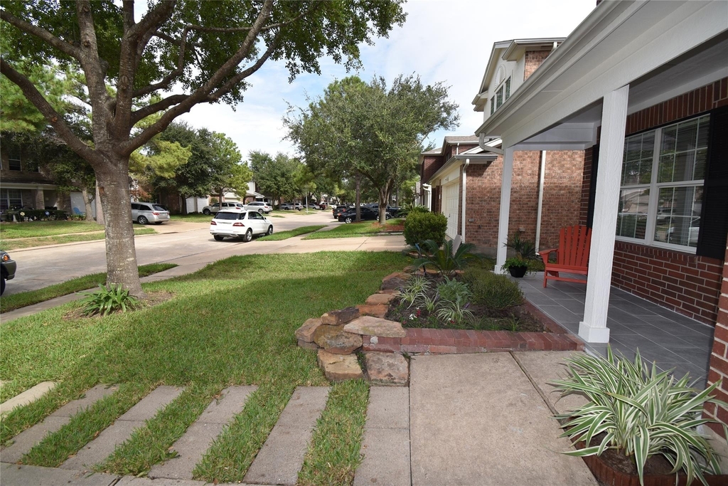 17611 Hoover Gardens Drive - Photo 5