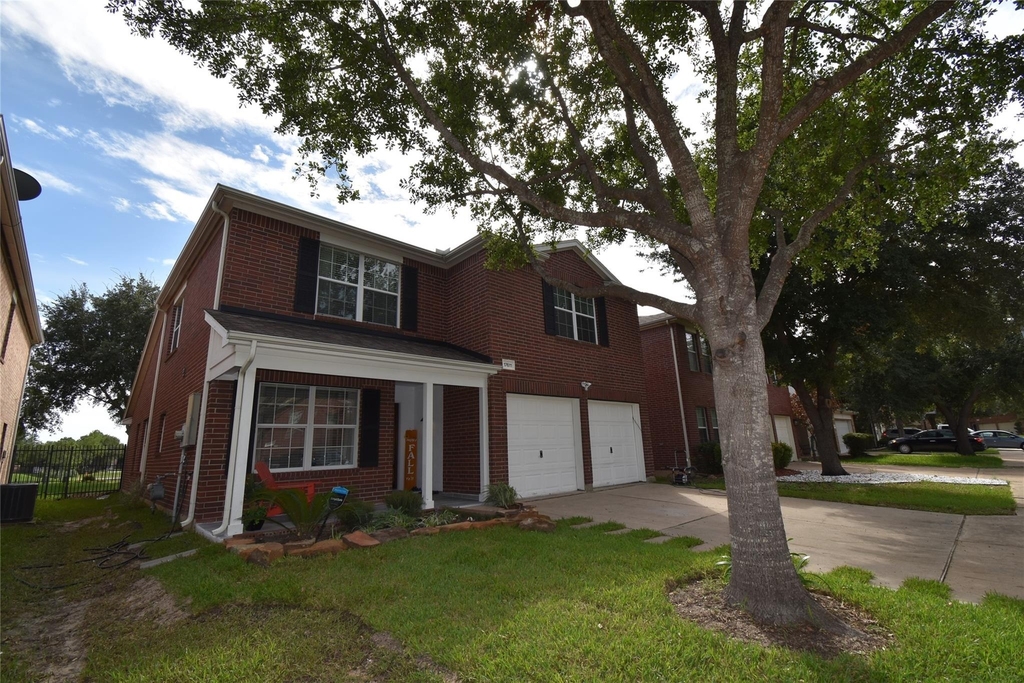 17611 Hoover Gardens Drive - Photo 2