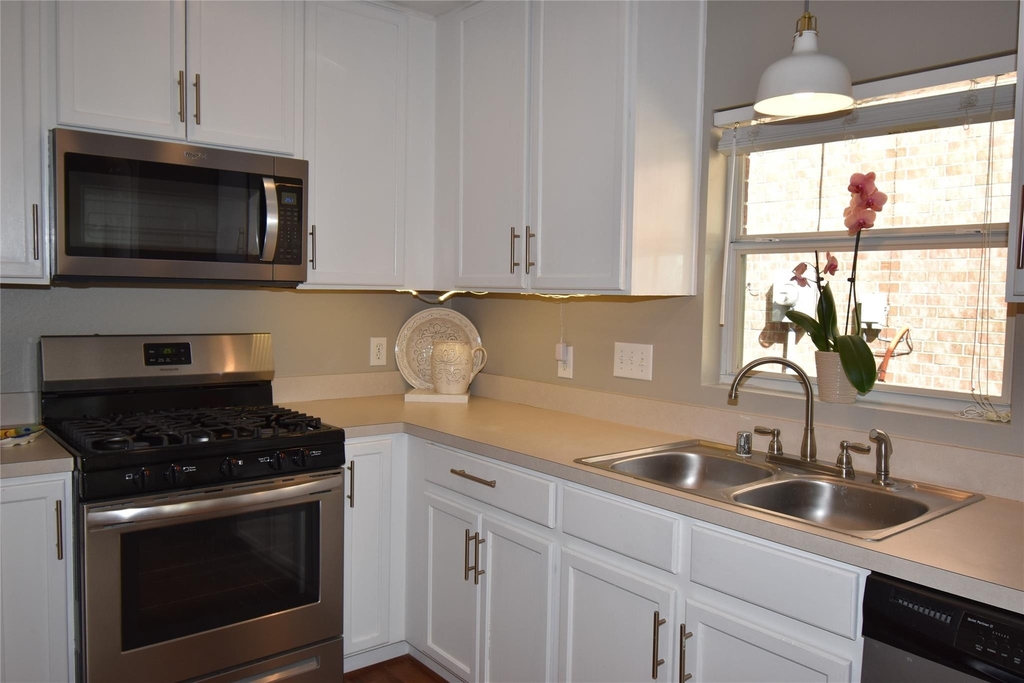 17611 Hoover Gardens Drive - Photo 11