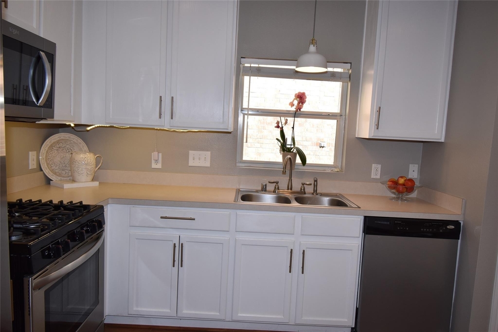 17611 Hoover Gardens Drive - Photo 12