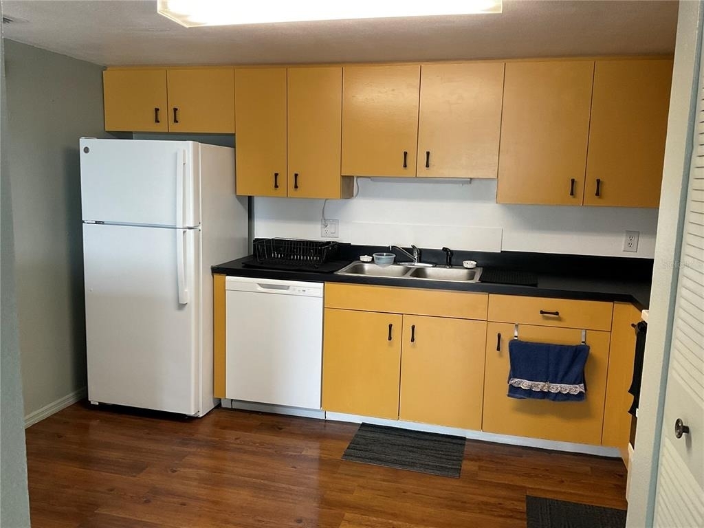 8130 Fairways Circle - Photo 2