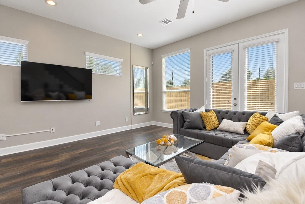 8401 Mclean Street - Photo 5