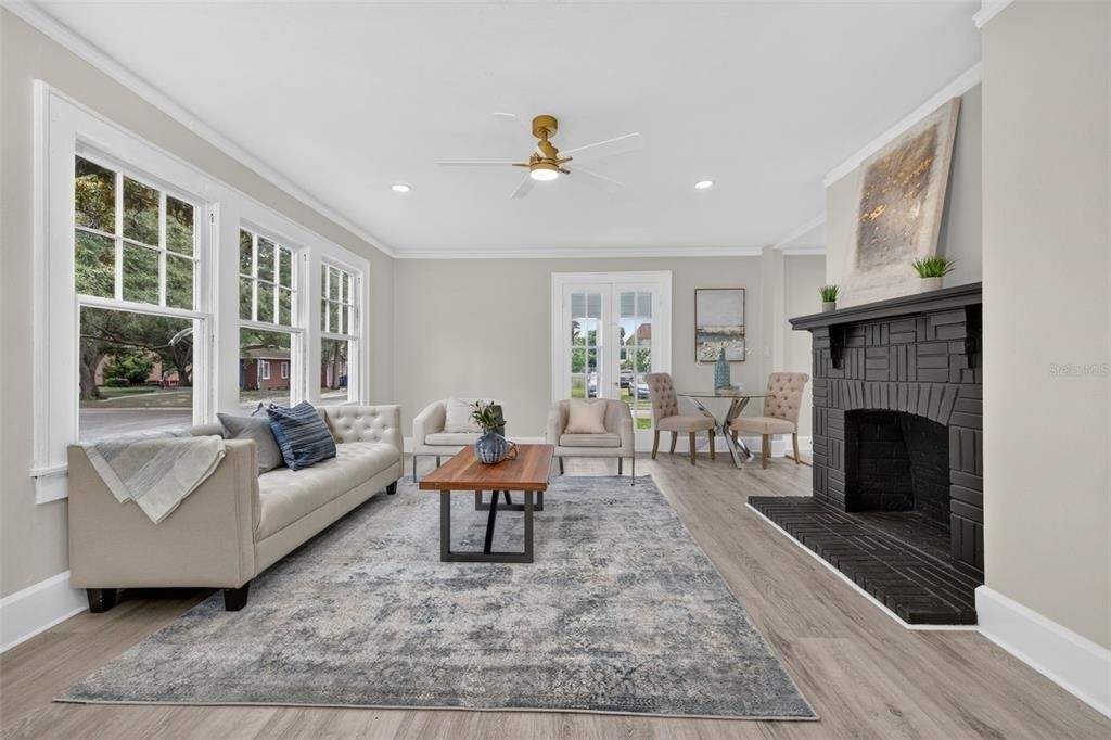 1201 Oakhill Street - Photo 2