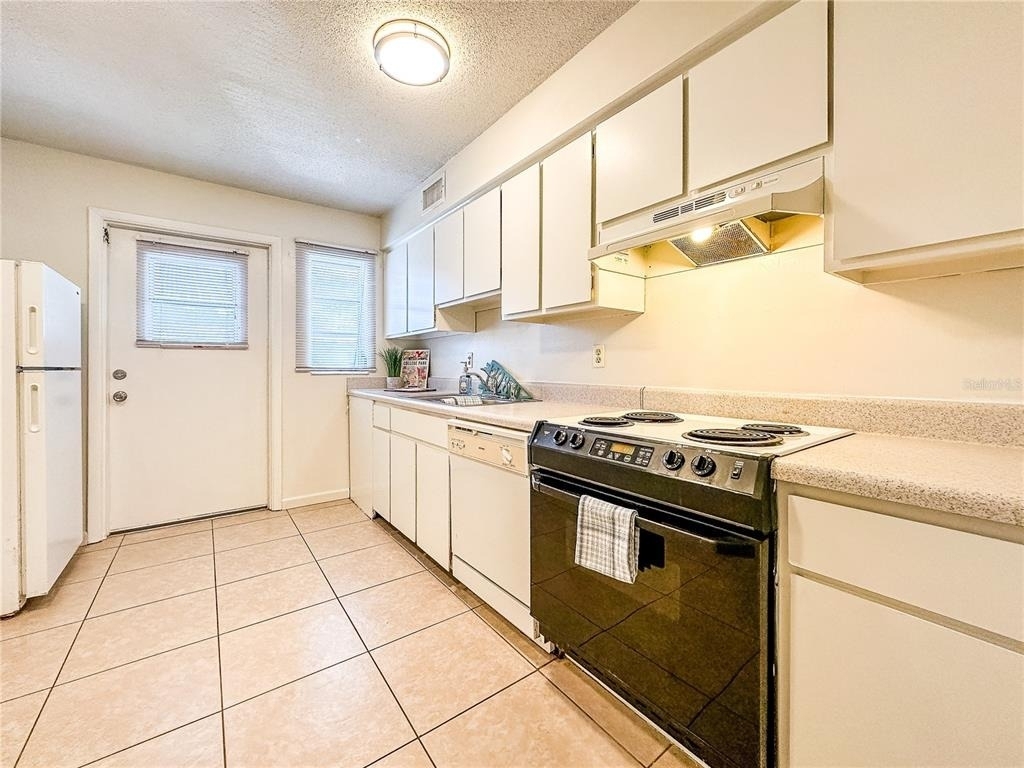 3026 Fairway Lane - Photo 7