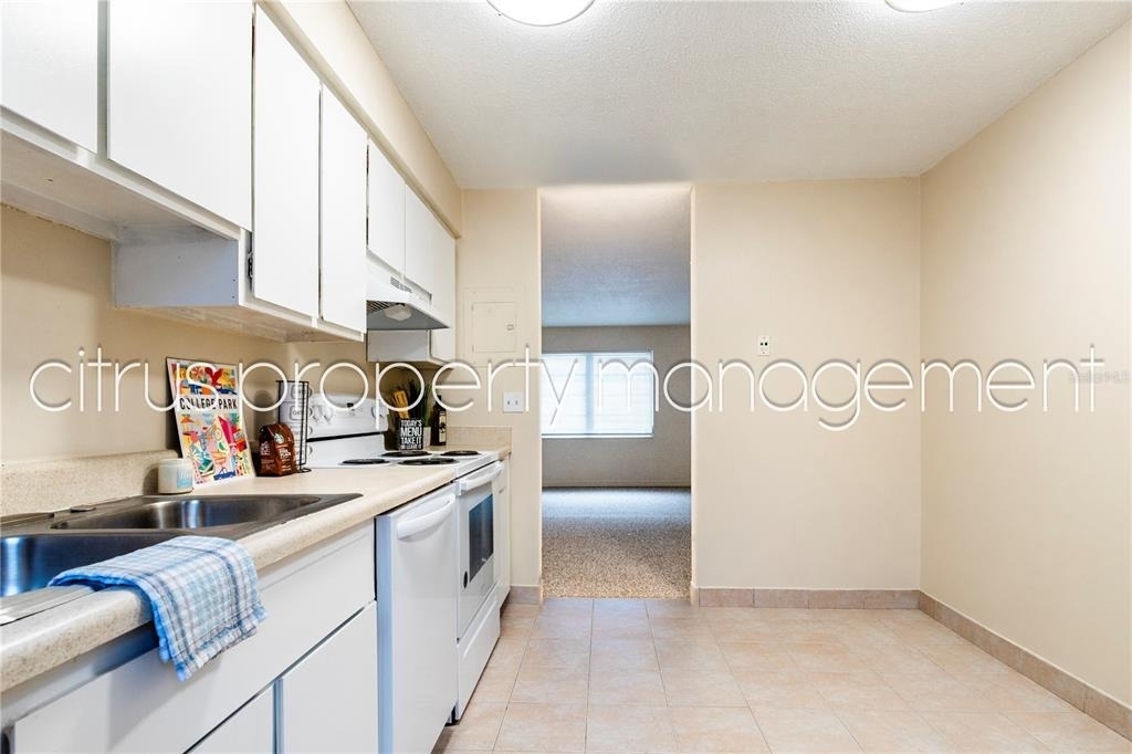 3026 Fairway Lane - Photo 5