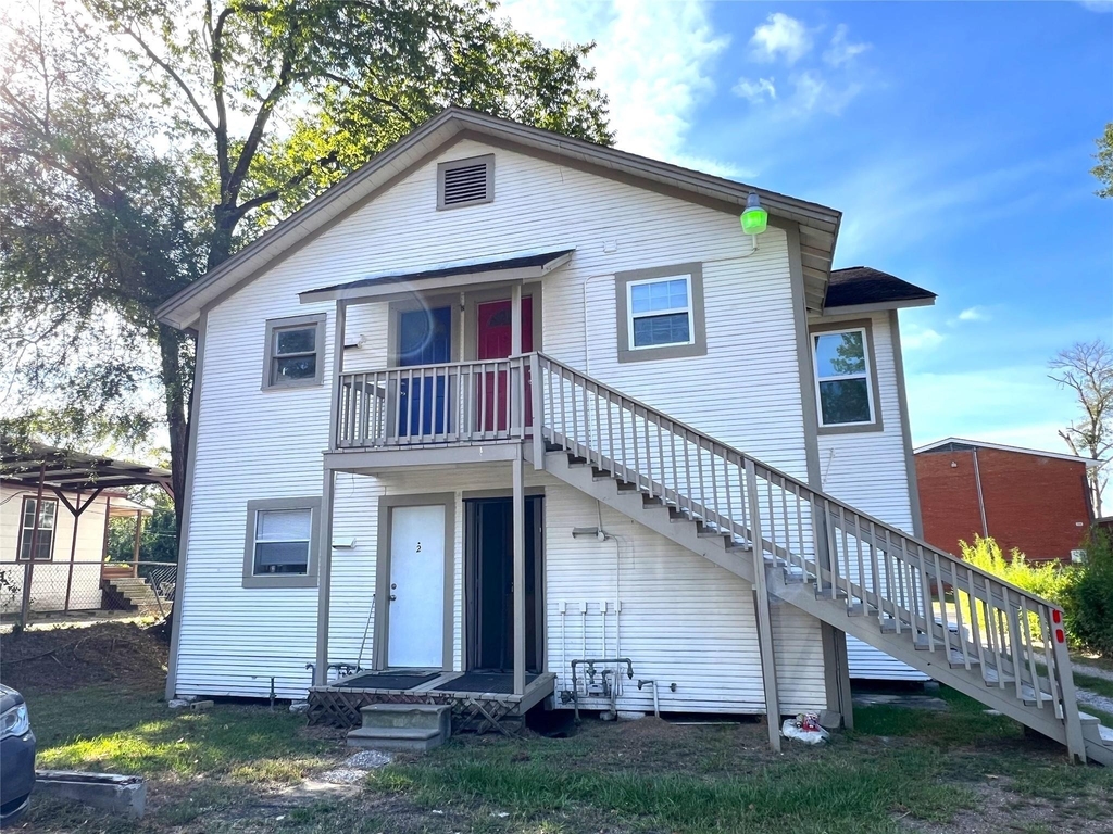 617 12th Street - Photo 2