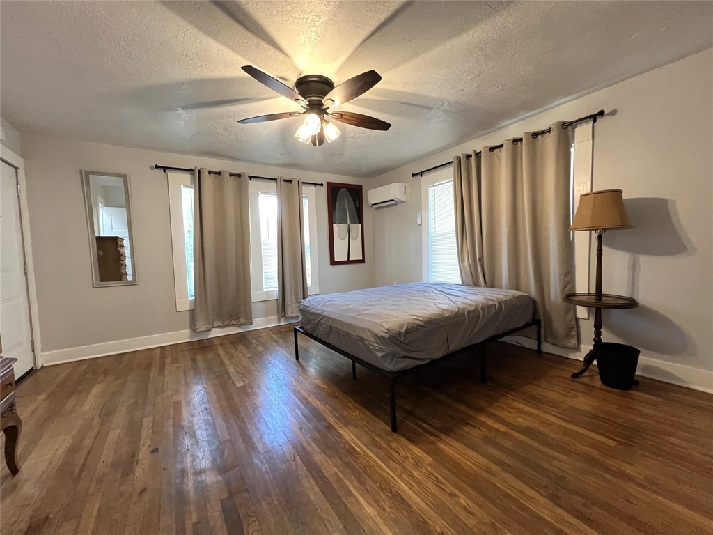 617 12th Street - Photo 5