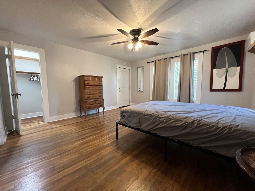 617 12th Street - Photo 4