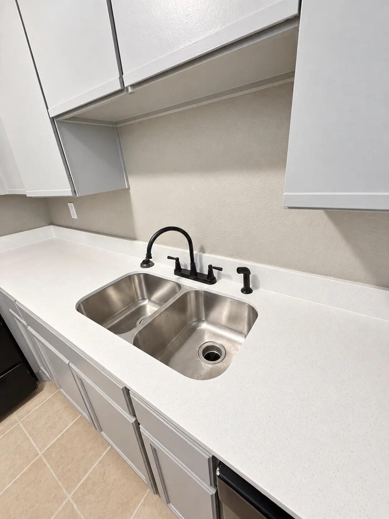 7975 Streamside Drive - Photo 5
