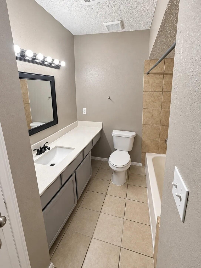 7975 Streamside Drive - Photo 3