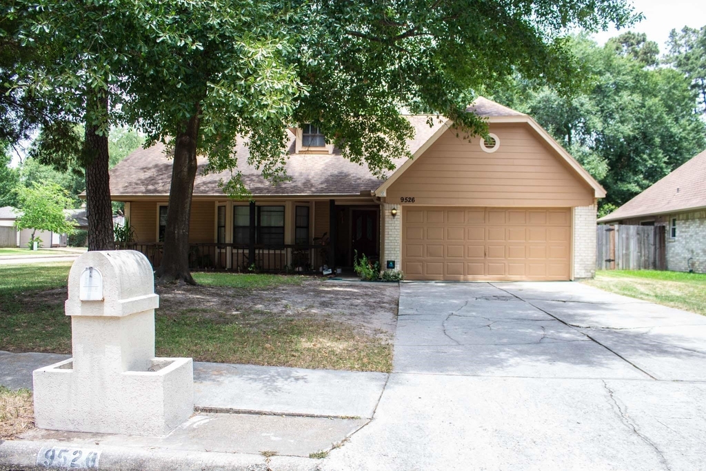 9526 Dundalk Street - Photo 0