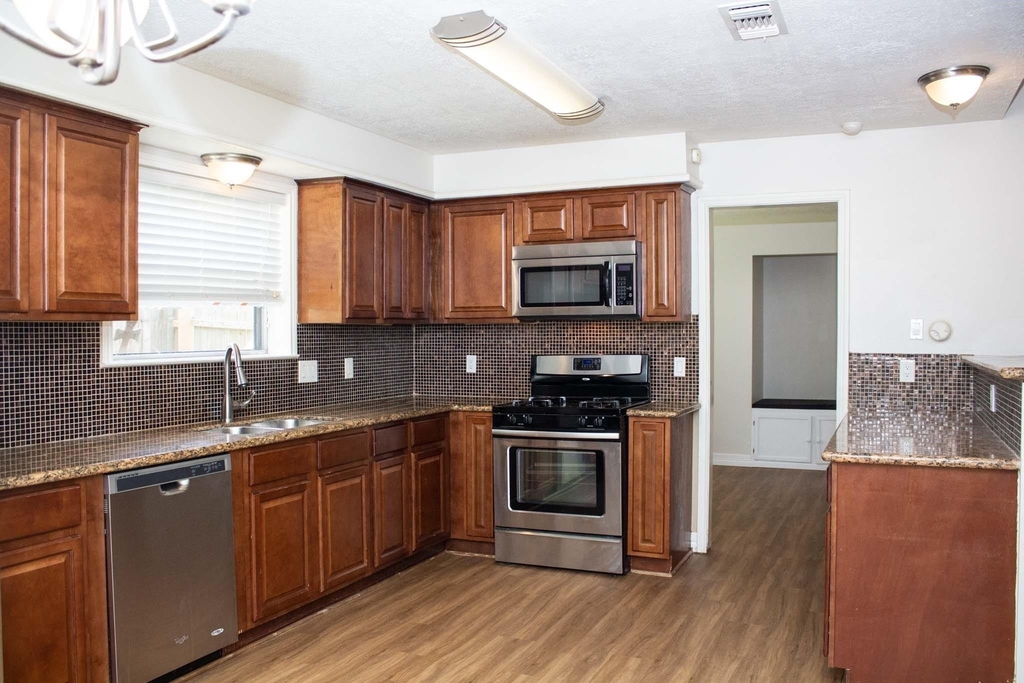 9526 Dundalk Street - Photo 7