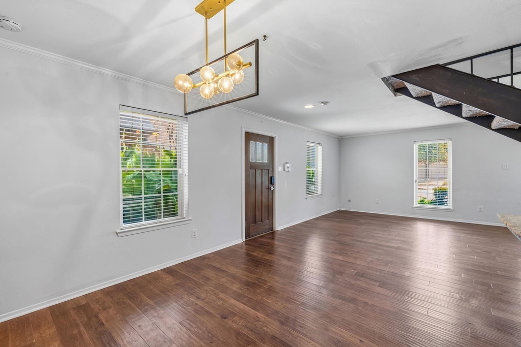 5534 Beverlyhill Street - Photo 4