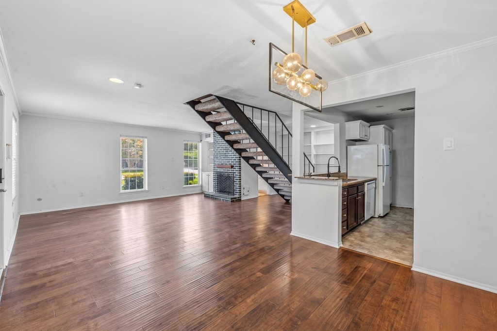 5534 Beverlyhill Street - Photo 2