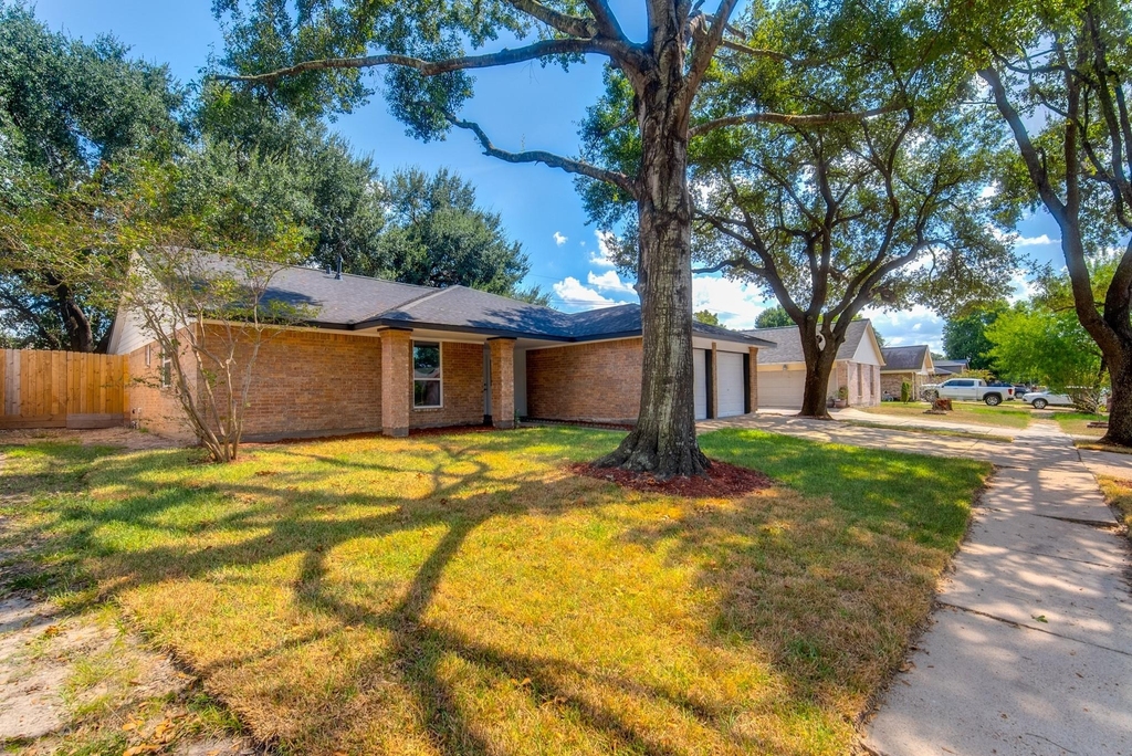 9002 Enchanted Forest Drive - Photo 2