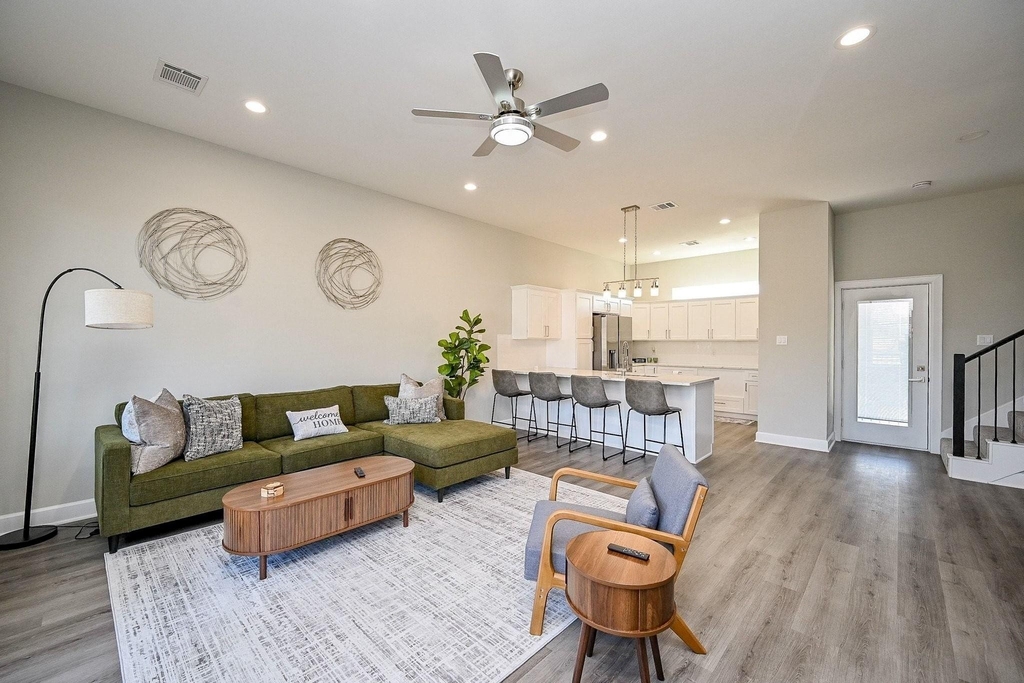 4746 Mallow Street E - Photo 4