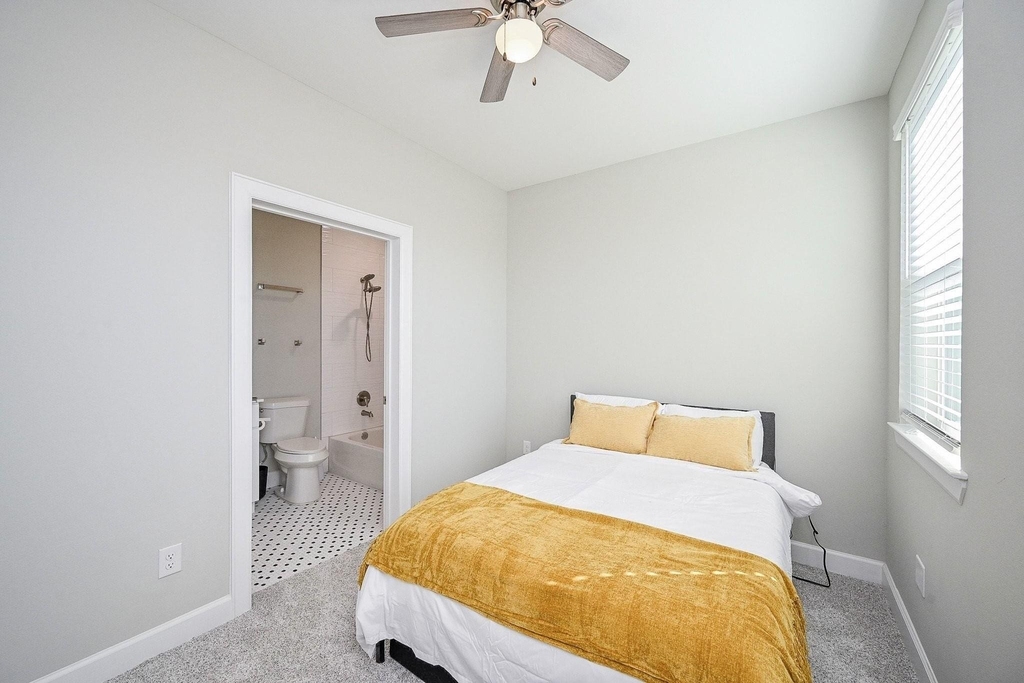 4746 Mallow Street E - Photo 14