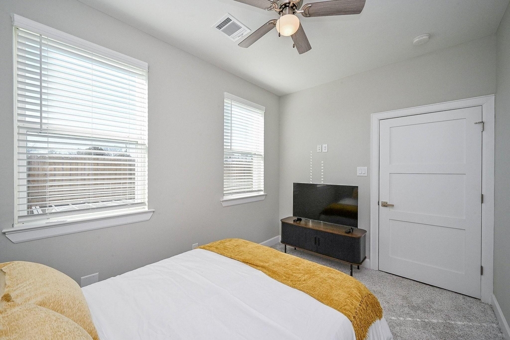 4746 Mallow Street E - Photo 15