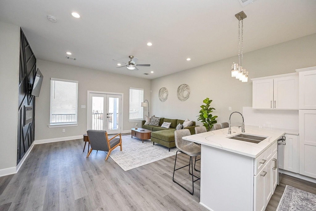 4746 Mallow Street E - Photo 2