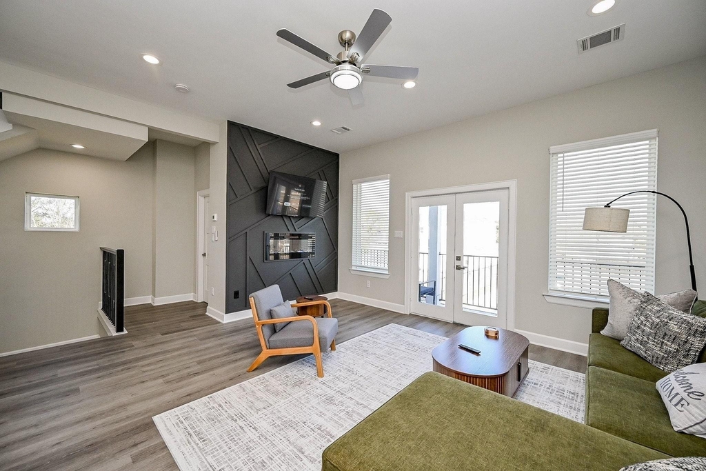 4746 Mallow Street E - Photo 3