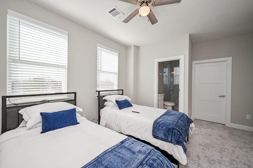 4746 Mallow Street E - Photo 18