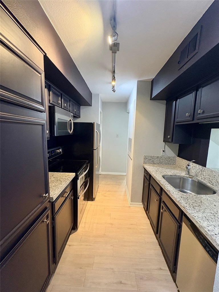 2025 Augusta Drive - Photo 10