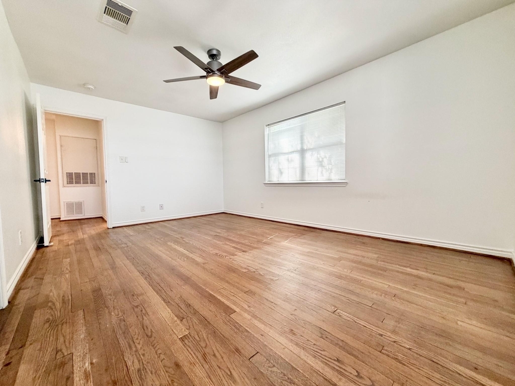 2126 Banks Street - Photo 23