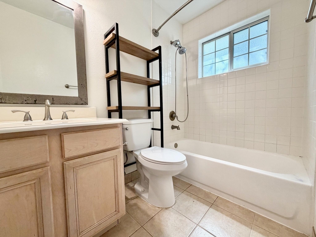 2126 Banks Street - Photo 21