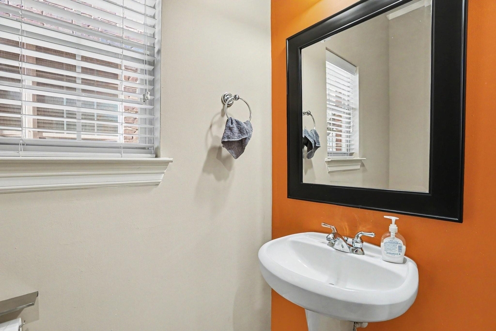 1502 Olive Place - Photo 5