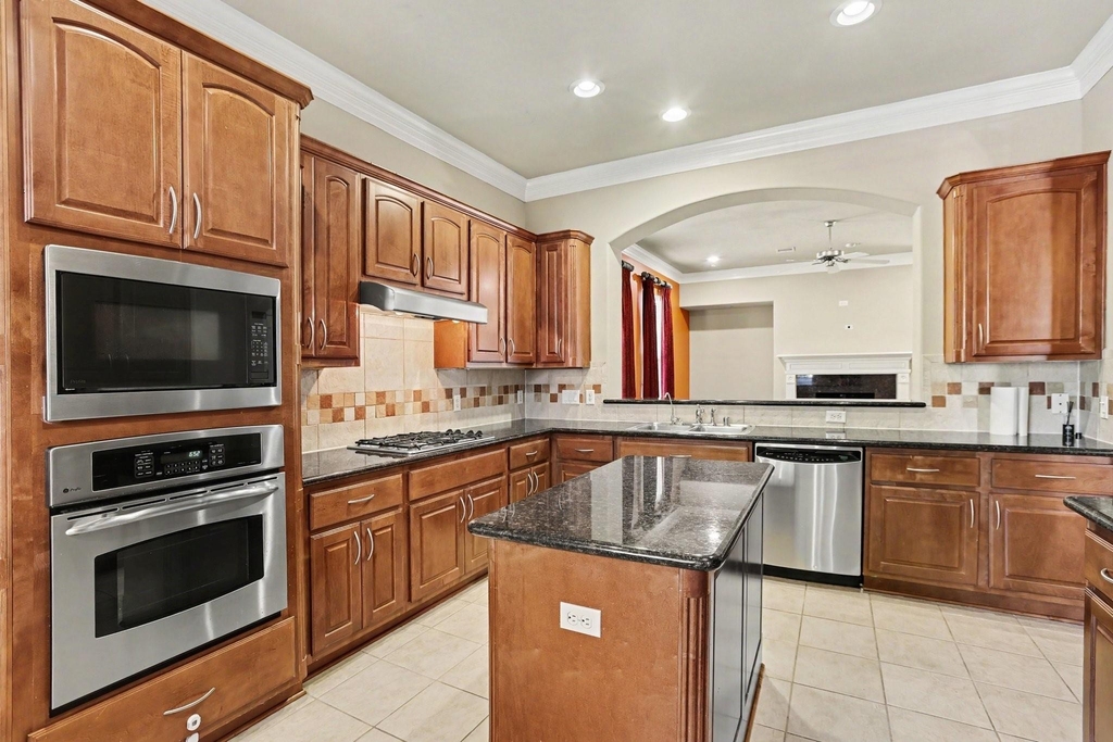 1502 Olive Place - Photo 7