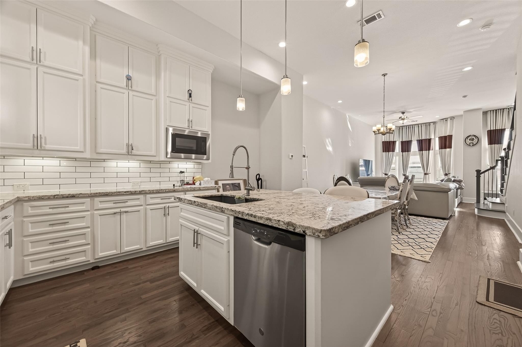2020 Mcgowen Street - Photo 0