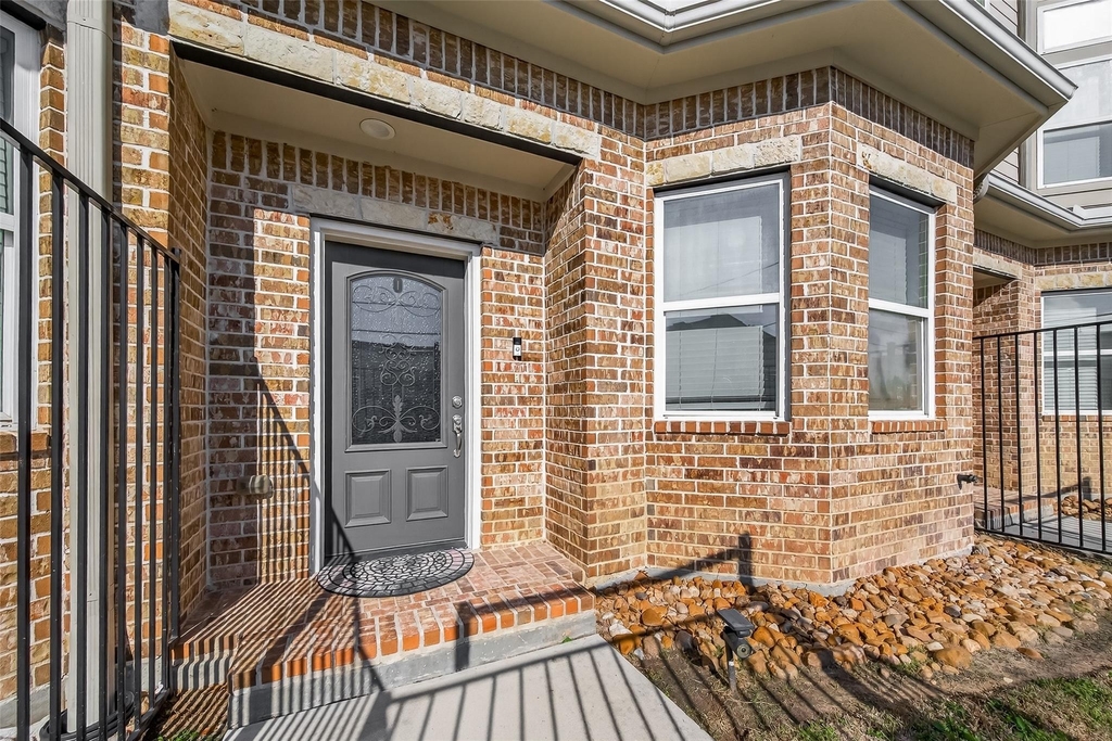 2020 Mcgowen Street - Photo 4