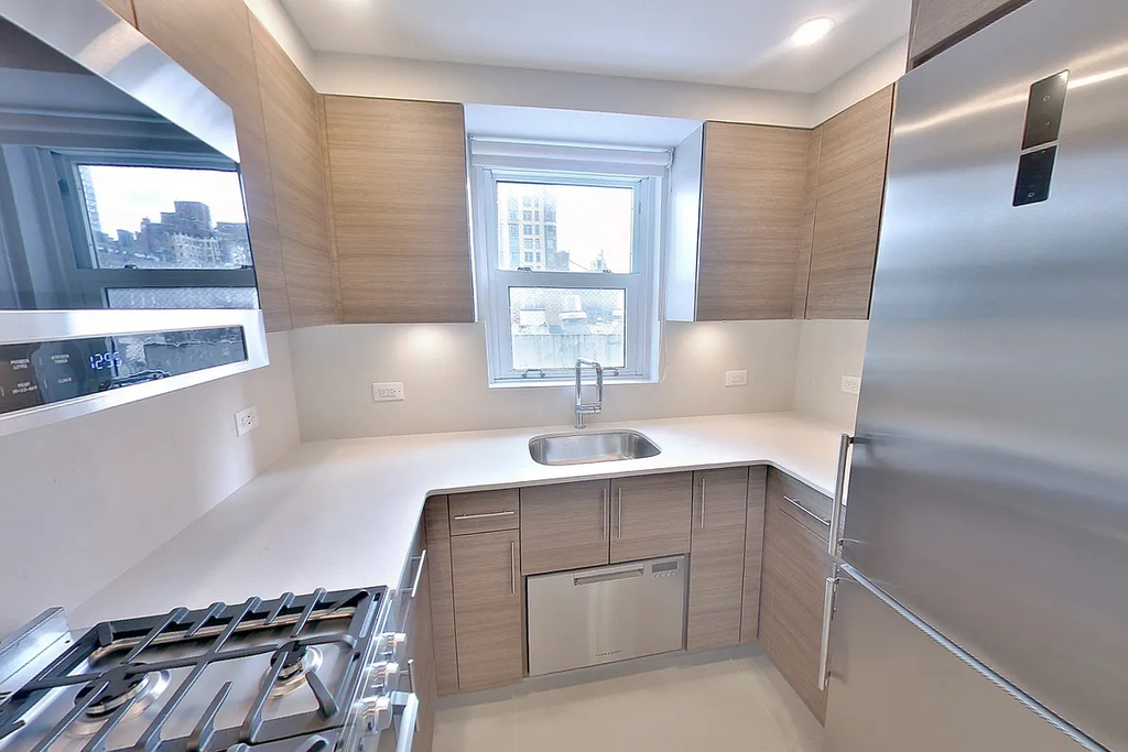 2nd Ave - Photo 3