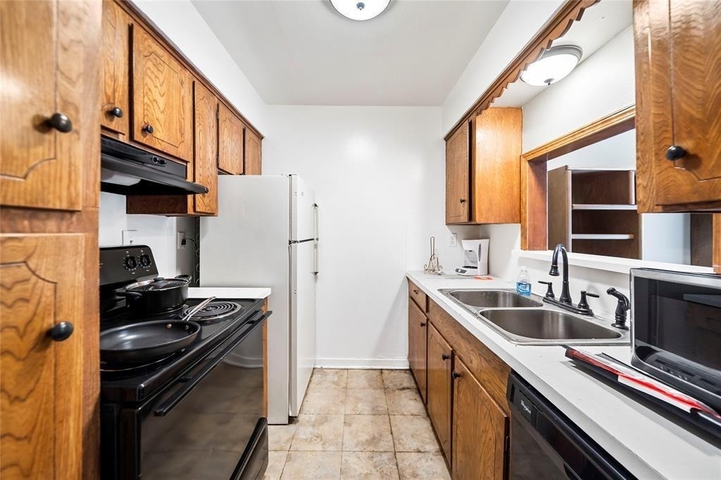 1710 Indiana Street - Photo 2