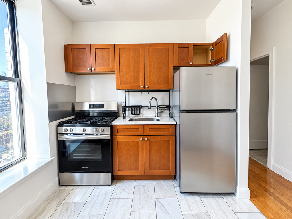 West 125th Street - Photo 6