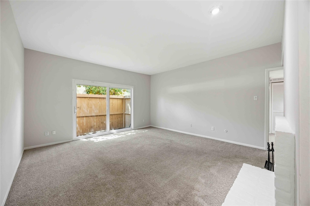 2100 Tanglewilde Street - Photo 6