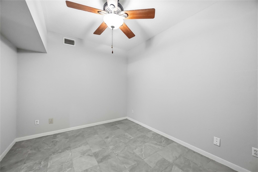 2100 Tanglewilde Street - Photo 8