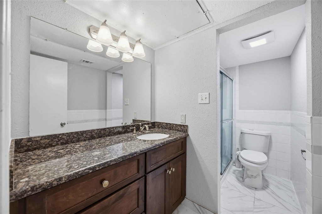 2100 Tanglewilde Street - Photo 11