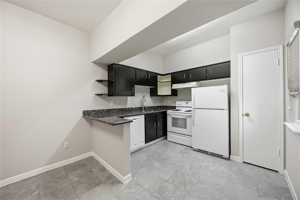 2100 Tanglewilde Street - Photo 0