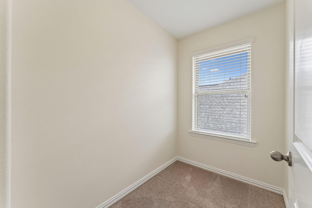 27943 Castle Park Lane - Photo 38