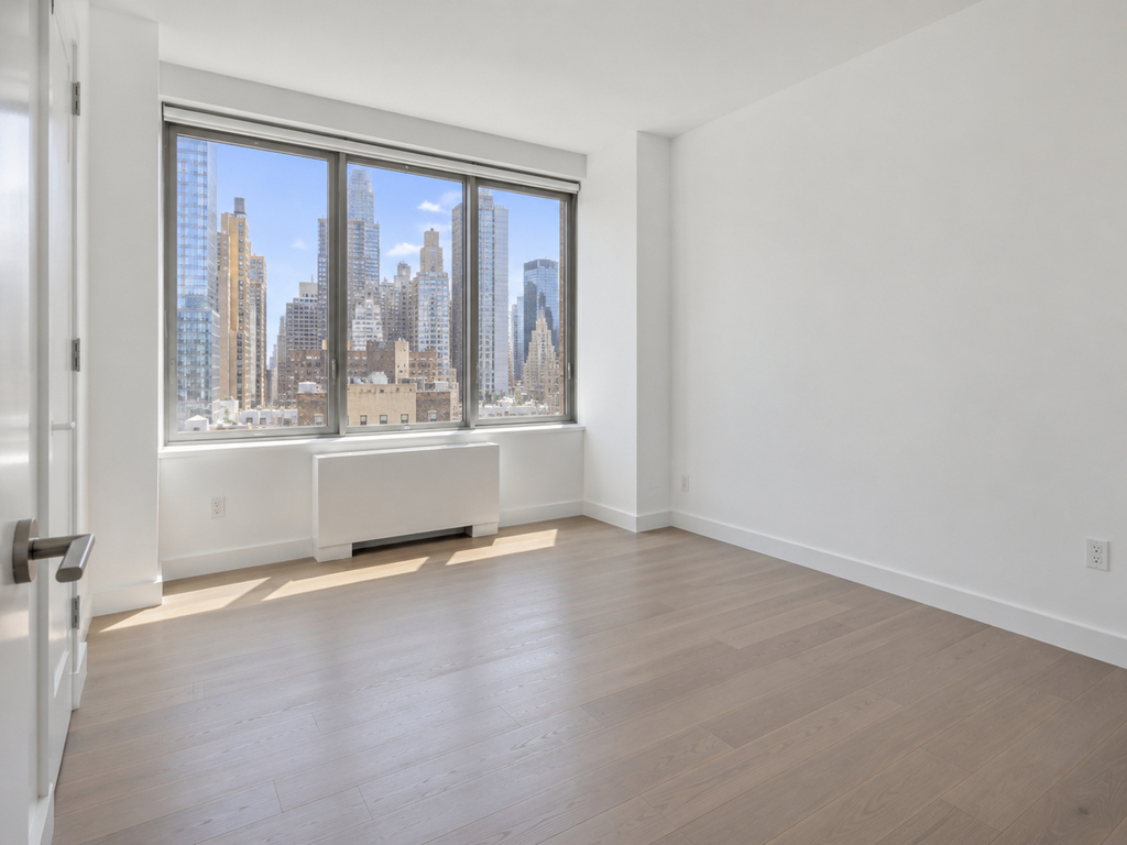 400 West 37th Street - Photo 3