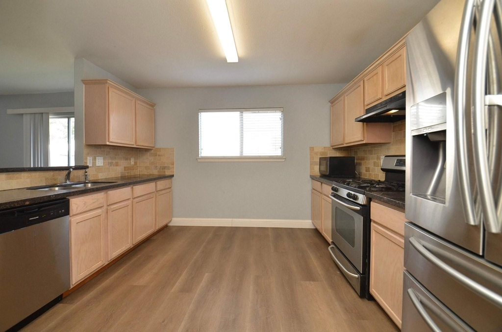 20822 Baronsledge Lane - Photo 11
