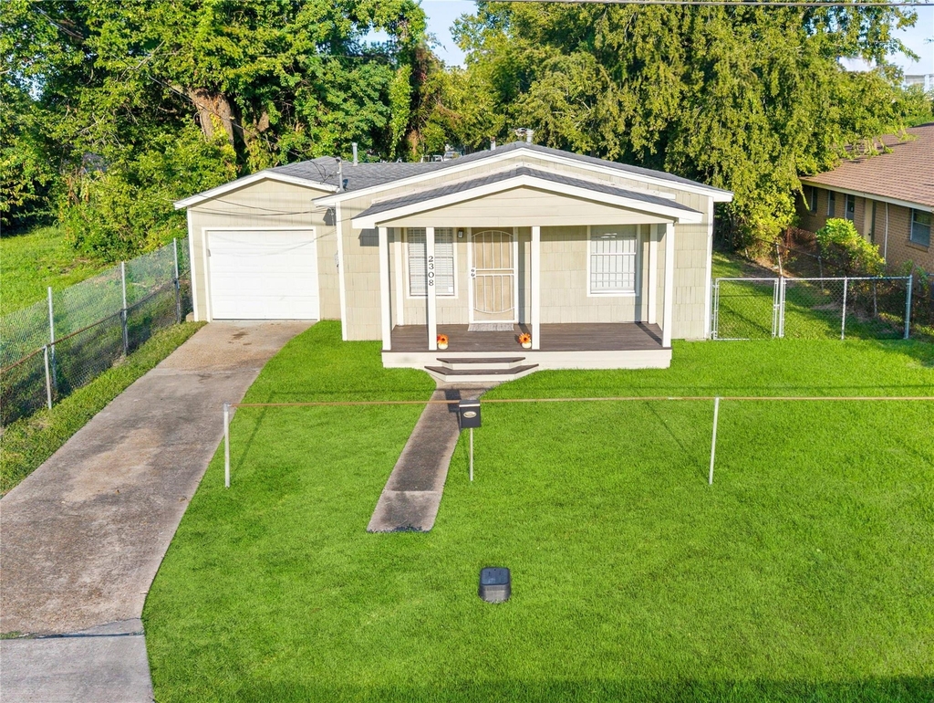 2308 Lucas Street - Photo 2