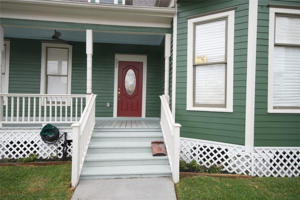 505 Winnie Street - Photo 1