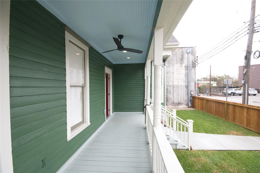 505 Winnie Street - Photo 2