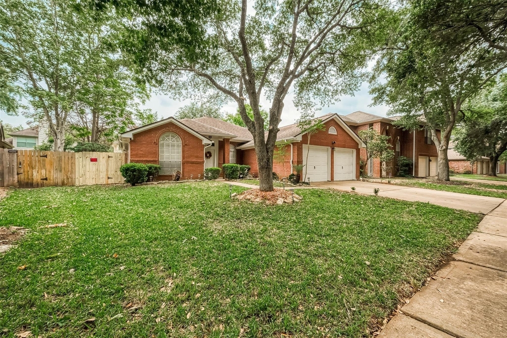 207 Rolling Plains Drive - Photo 1