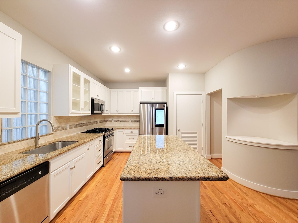 411 West 26th Street - Photo 7