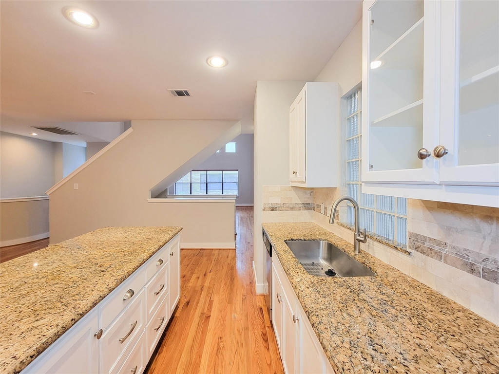 411 West 26th Street - Photo 5