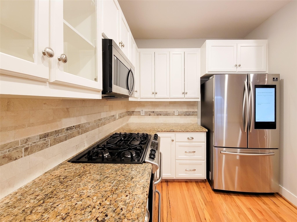 411 West 26th Street - Photo 8